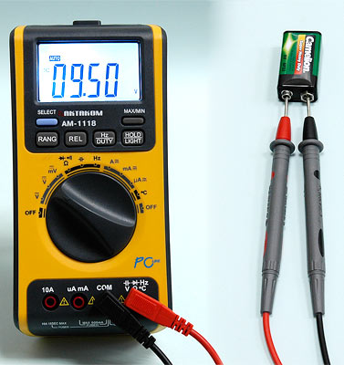 Cum masuram tensiunea electrica intr-un circuit?