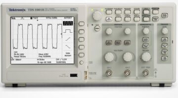 Generating and visualizing signals - Using the oscilloscope