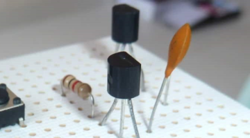 Polarization of bipolar transistors