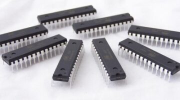 With what and how can a microcontroller be programmed?
