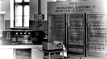 The institutional computer of atomic physics