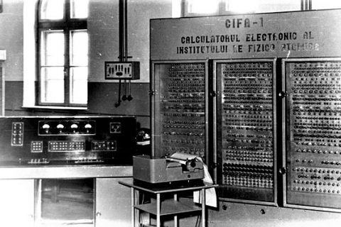 The institutional computer of atomic physics