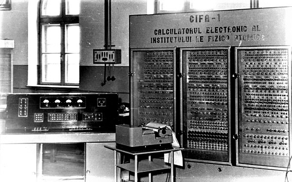 Calculatorul institutional de fizica atomica