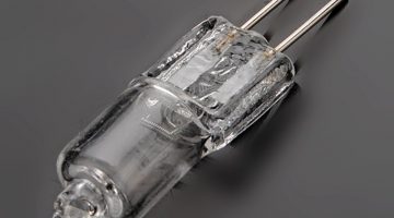 What are the advantages and disadvantages of the halogen bulb?