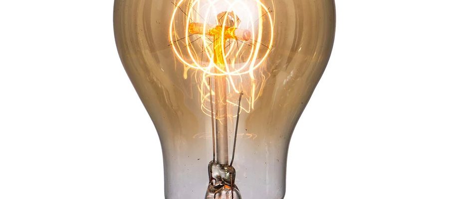 What are the advantages and disadvantages of the incandescent bulb?